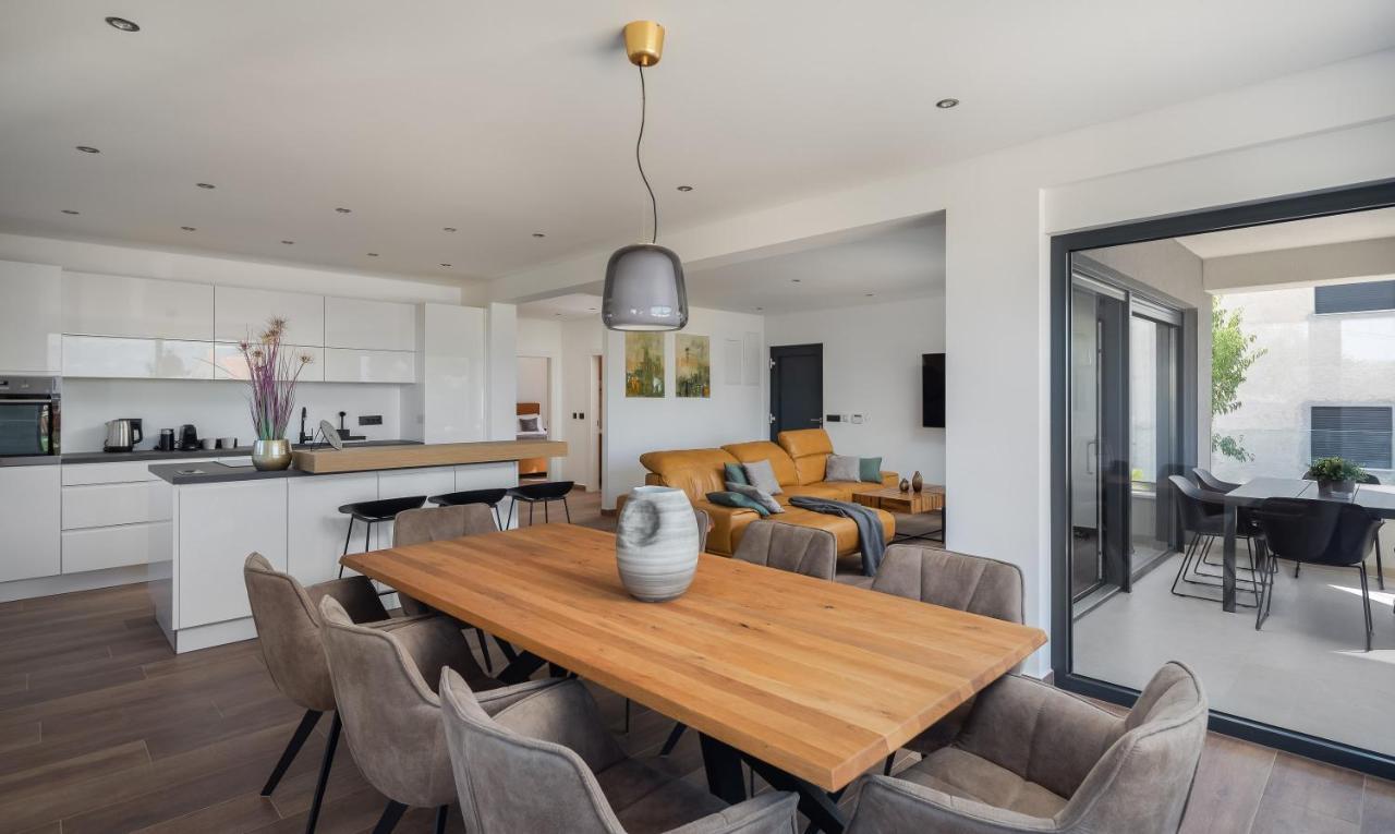 House & Home Слатине Экстерьер фото