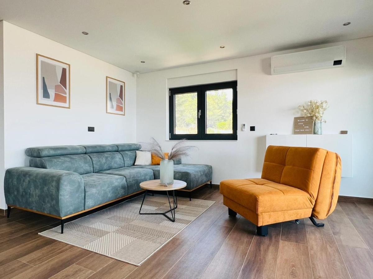 House & Home Слатине Экстерьер фото