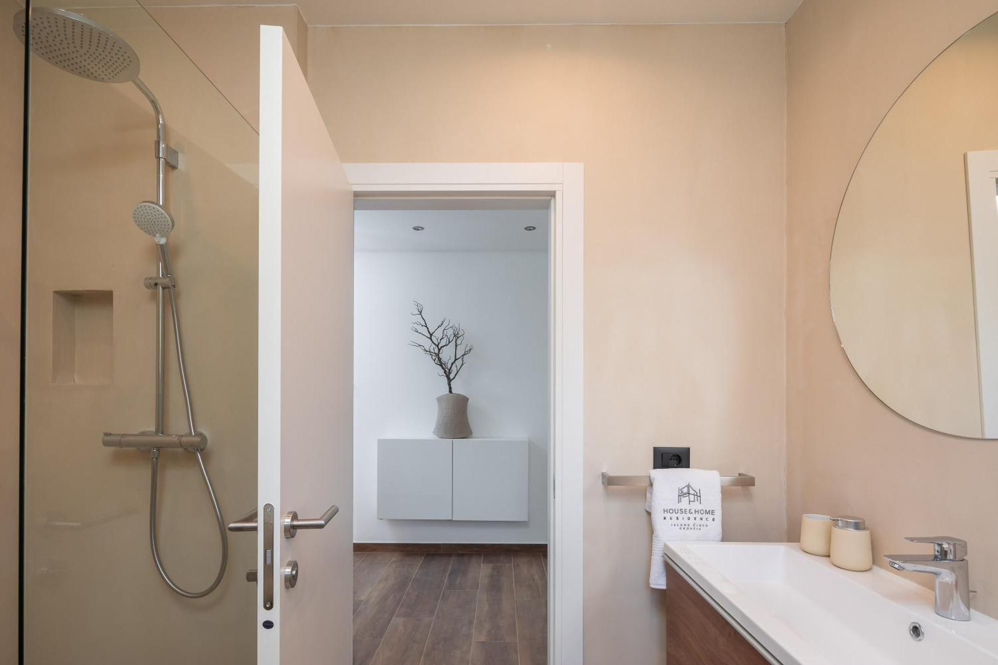 House & Home Слатине Экстерьер фото