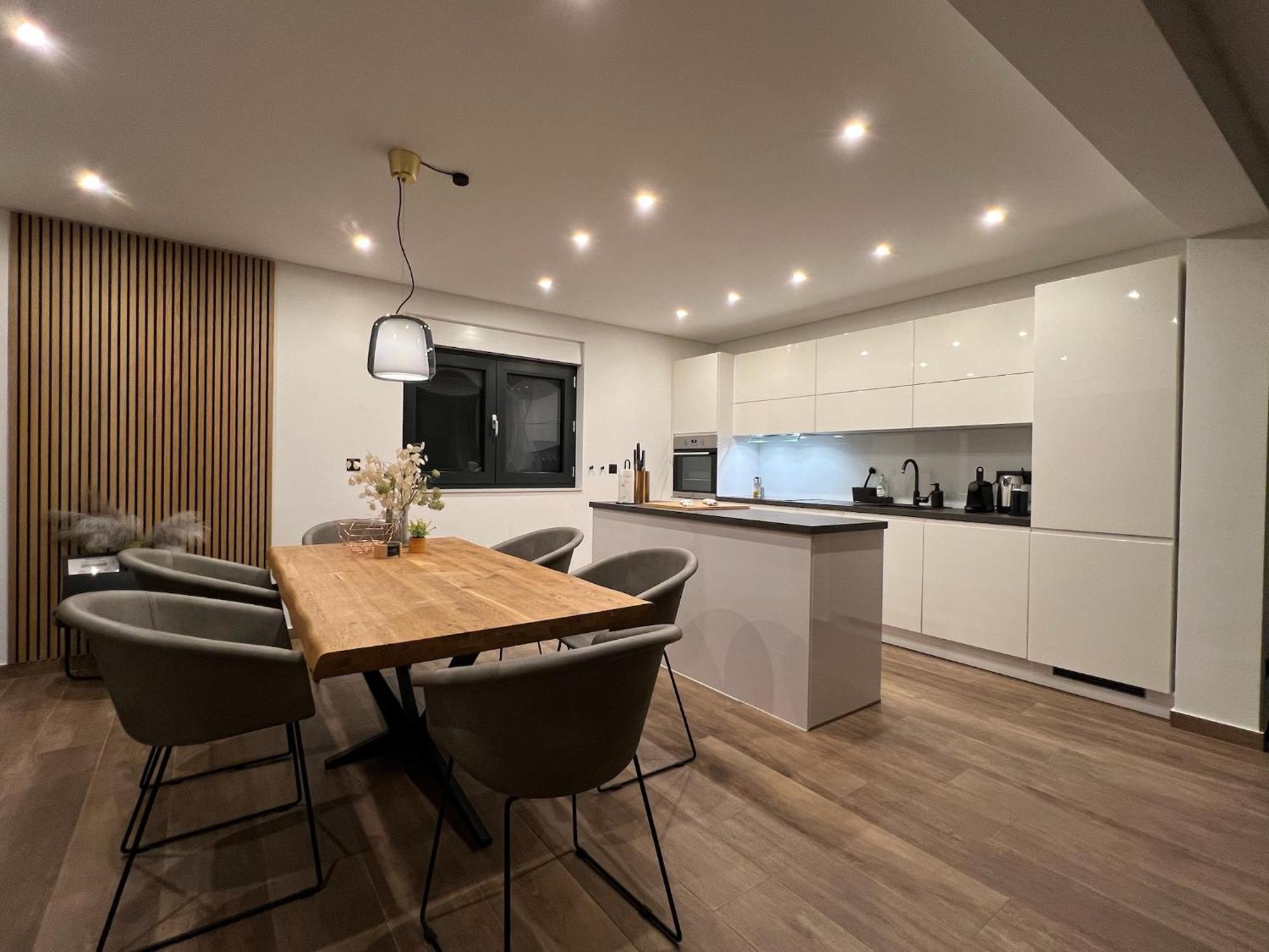 House & Home Слатине Экстерьер фото