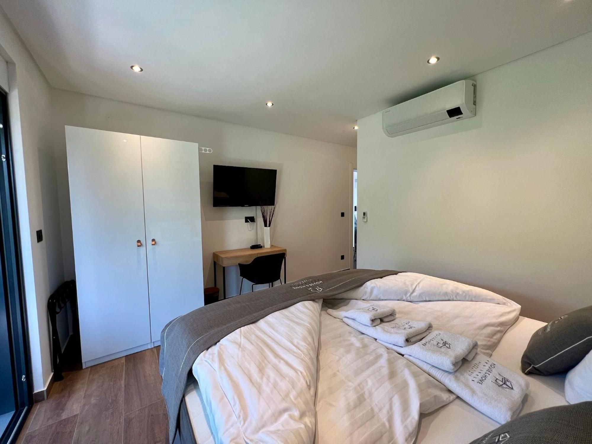 House & Home Слатине Экстерьер фото